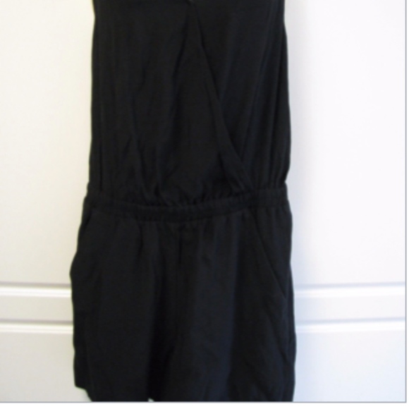Black Loft sleeveless romper - Picture 2 of 5